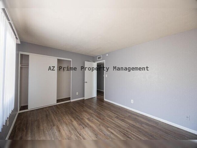 Building Photo - 5414 W Lynwood St
