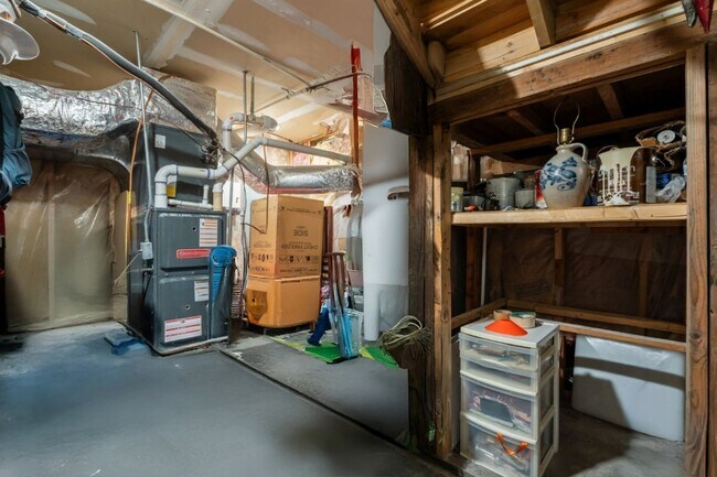 Building Photo - 2050 Midland Rd