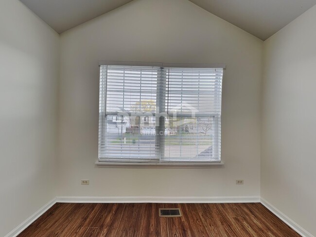 Building Photo - 2588 N Mallard Ln