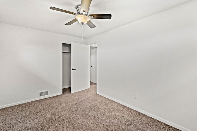 Building Photo - READY FOR MAY 15TH!! STUNNING & UPDATED 3-BEDROOM IN WHITE OAK!