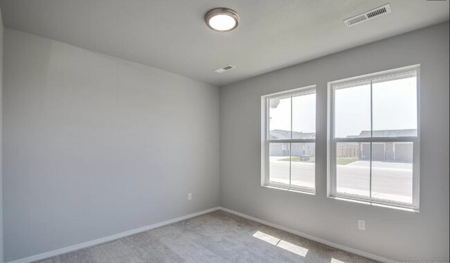 Building Photo - 1020 SW Sparrow Pl