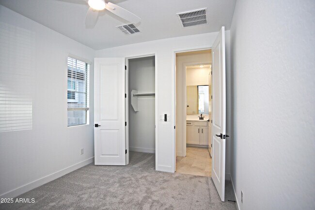 Building Photo - 773 W Lark Dr