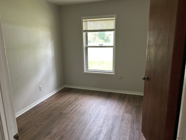 Building Photo - 851 Willow Dr