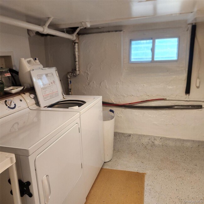 Building Photo - 71 Davis St