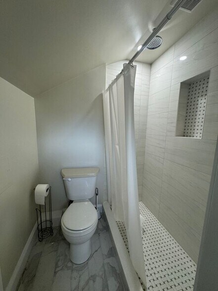 Building Photo - 510 W Main St