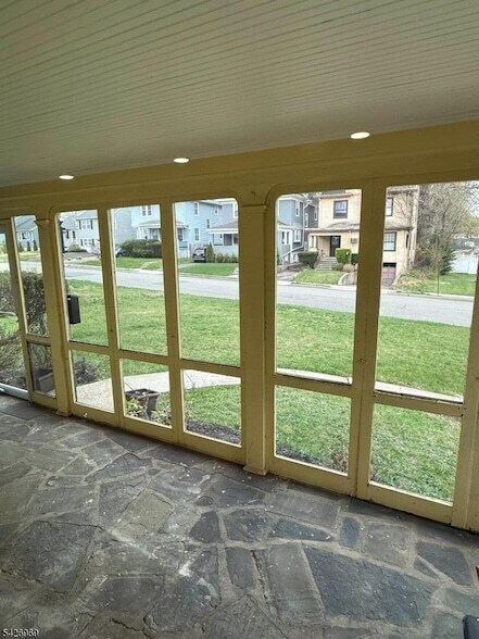 Building Photo - 271 Fuller Terrace