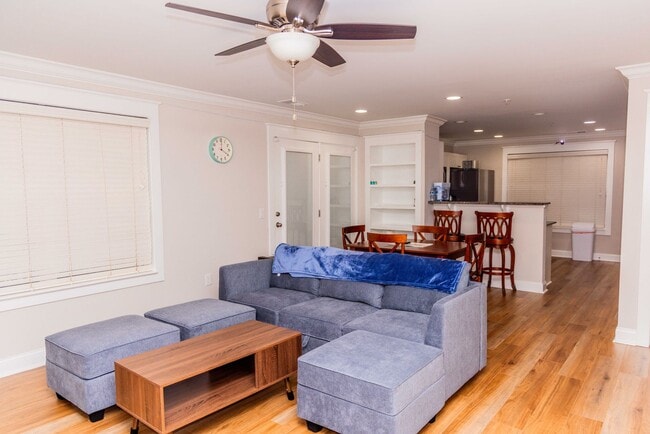 Building Photo - 2 Bedroom/ 2 bath - entry level END UNIT with side balcony- Fully Furnished and only a $500 depos...