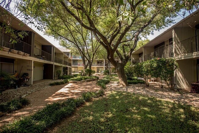 Building Photo - 500 E Riverside Dr