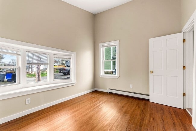 Building Photo - 9 Maple Cir