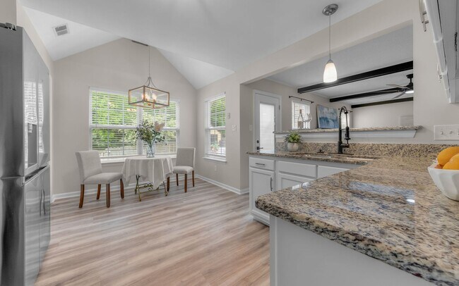 Building Photo - READY NOW!! 4-Bedroom Home w/Attached Garage! Pet Friendly - Fenced Backyard - MUST SEE!