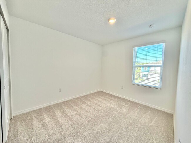 Building Photo - Riverside living redefined - 3Bedrooms/2.5Baths newly built townhome in Edgewater!