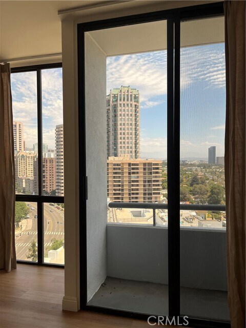 Building Photo - 10660 Wilshire Blvd