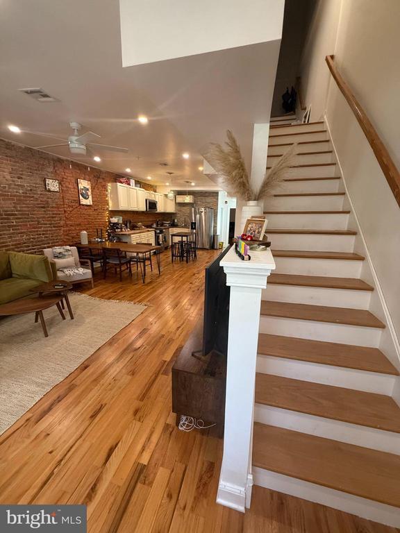 Building Photo - 2005 N Mascher St