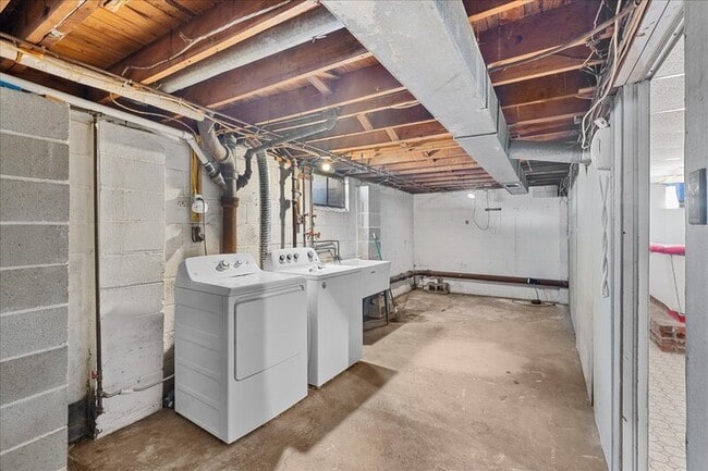 Building Photo - 128 E Military Dr