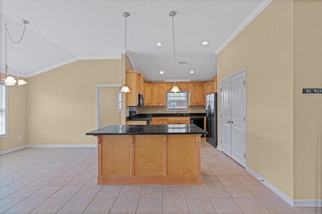 Building Photo - 2758 Slate Dr SW