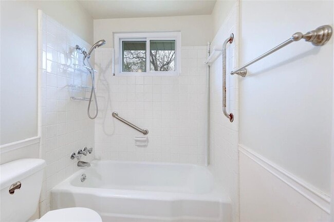 Building Photo - 2713 Friar Tuck Ln