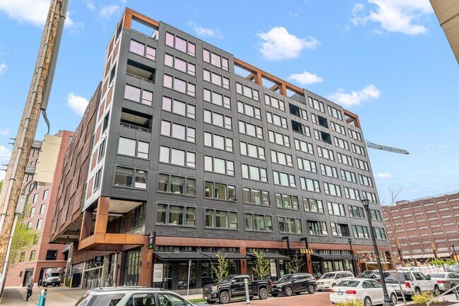Building Photo - 728 N 3rd St