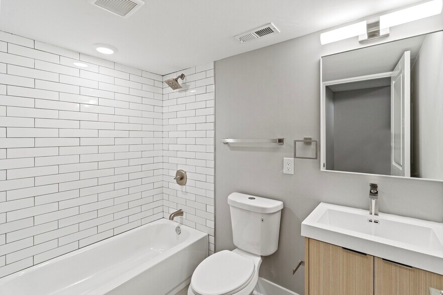 Building Photo - 2112 N 8th St