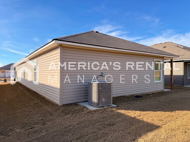 Building Photo - Modern Comfort Awaits in Mize Meadows Brand New Construction with Open Floor Plan!