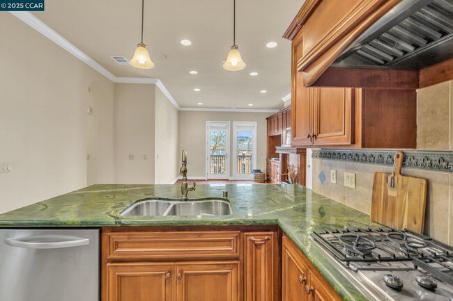 Building Photo - 1212 Sonata Dr