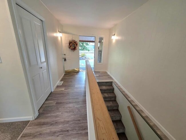 Building Photo - Stunning 4 Bedroom, 3 Bathroom Home, with ...