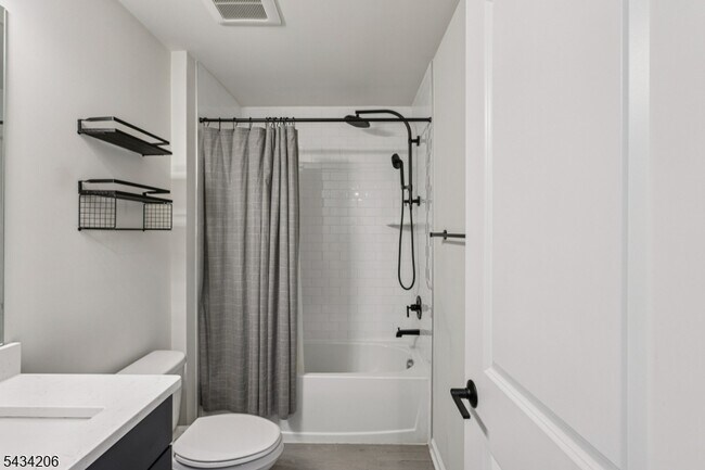 Building Photo - 21 Dahlia Dr