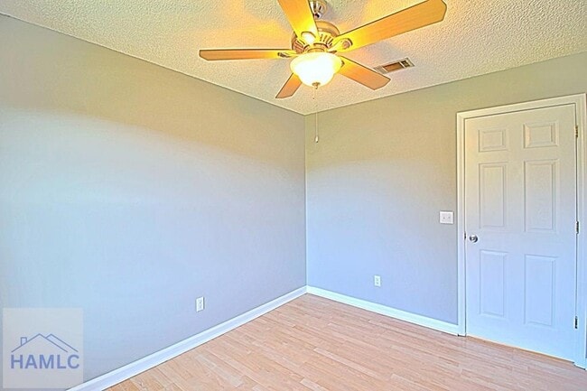 Building Photo - 850 Lyndsi Ln