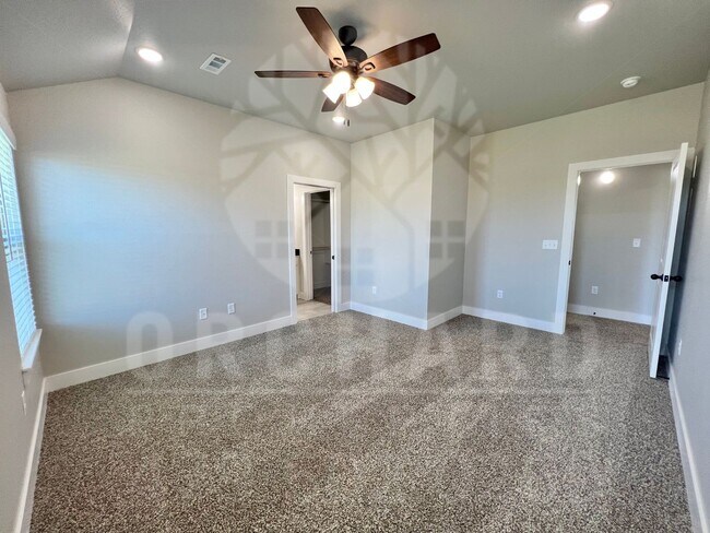 Building Photo - 528 Bradford Dr