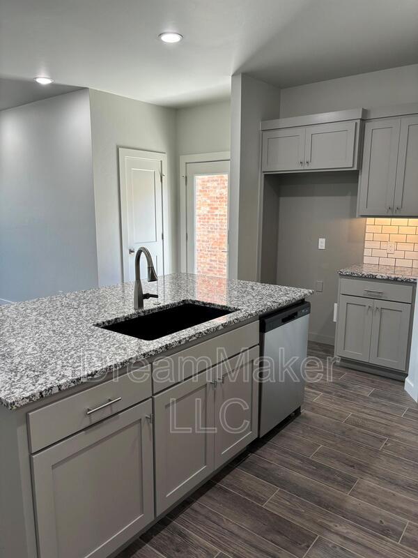 Building Photo - 1024 Varenna Ln