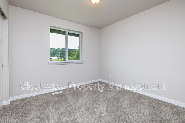 Building Photo - 108 Tacoma Ct NW