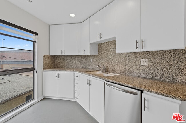 Building Photo - 12000 Goshen Ave