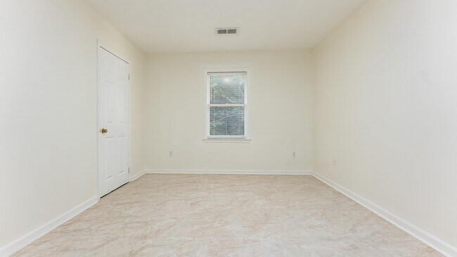 Building Photo - 6806 Cove Cir