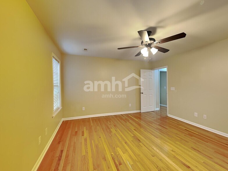 Building Photo - 3915 Red Hill Ct