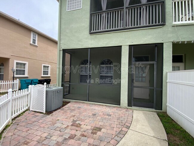 Building Photo - 332 E Kaley St