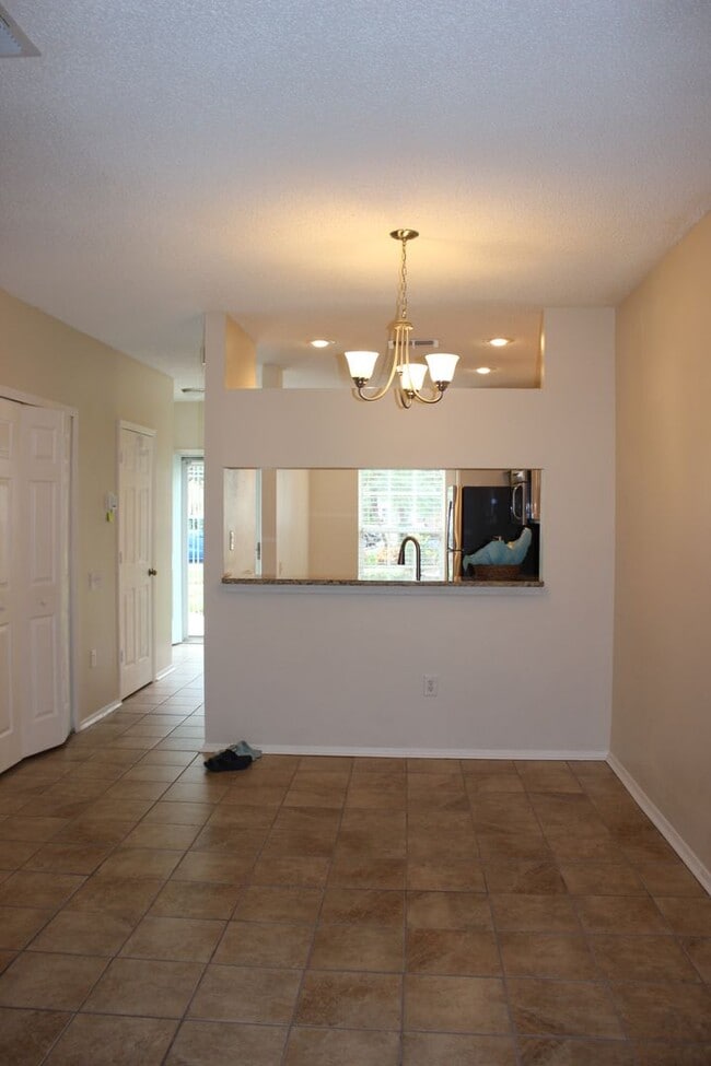 Building Photo - Beautiful 2 Bedroom, 2.5 Bath Townhome in Private Gated Community Of Hunter's Key In New Tampa