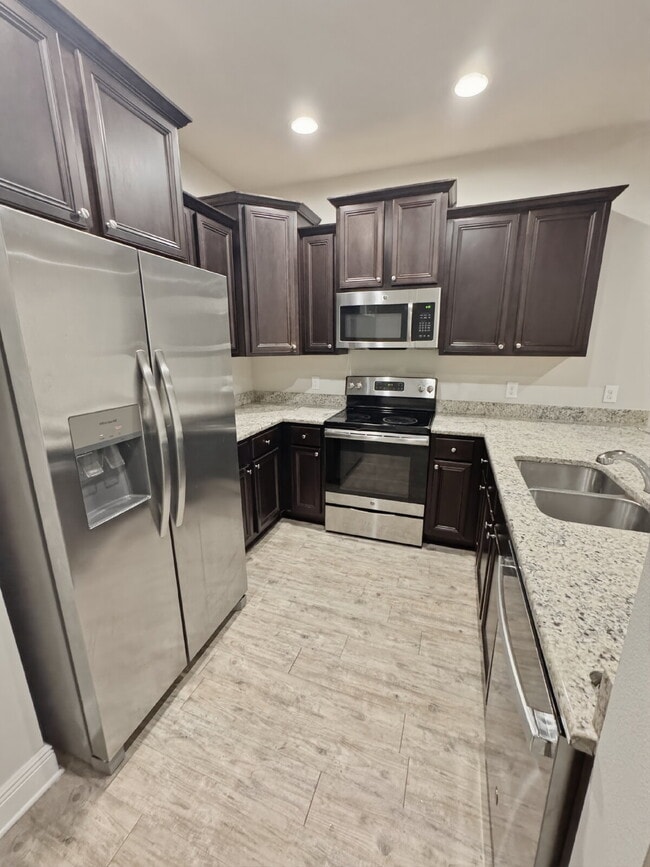 Building Photo - Navarre Lifestyle Living – Minutes to Beach & Base