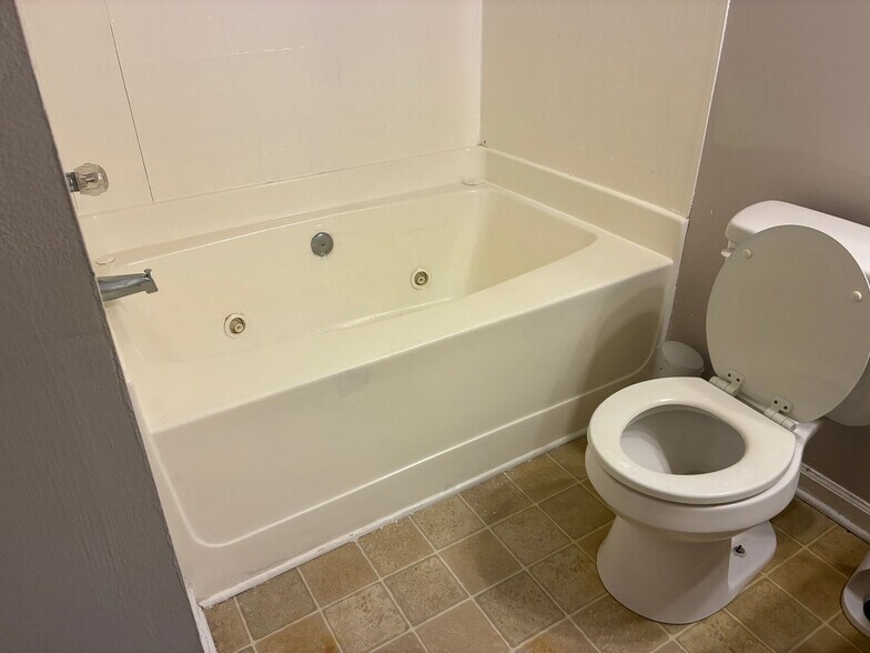 Building Photo - Room in Townhome on Wellington Chase Ct