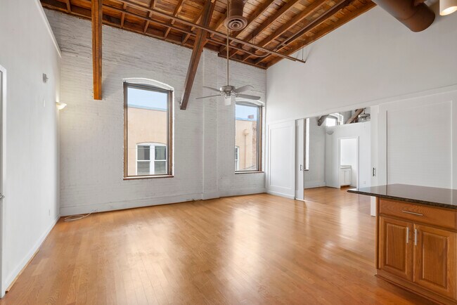 Building Photo - 285 E Stuart Ave