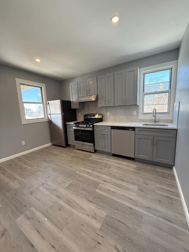 Building Photo - 1637 South Ave