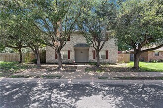 Building Photo - 1903 Woodsman Dr