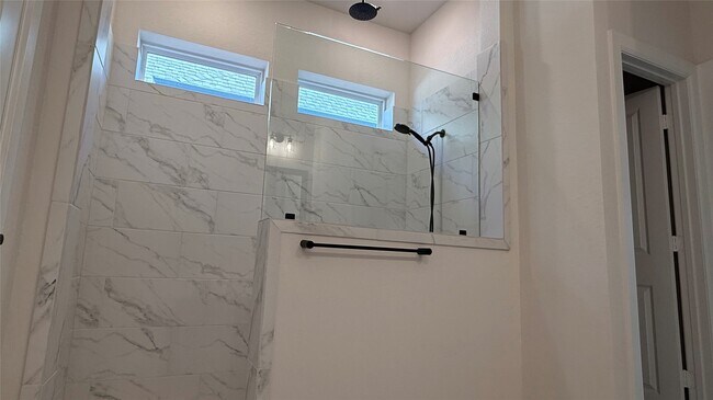 Building Photo - 215 Amaranth Wy