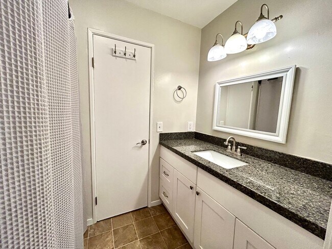 Building Photo - Completely Remodeled 3 Bedroom in La Mesa!! Water/Trash Included