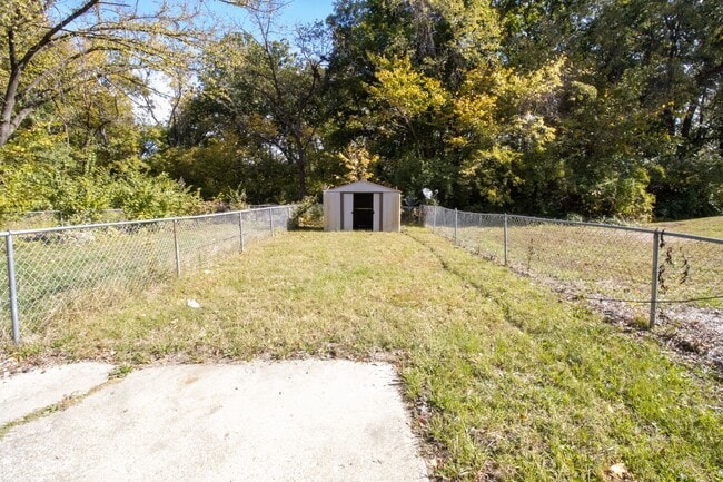 Building Photo - 2804 Isherwood Dr