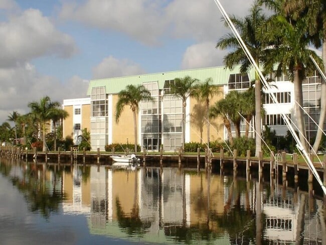 Building Photo - 3040 NE 16th Ave