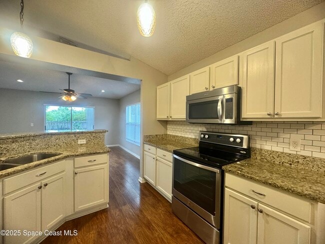Building Photo - 4726 Four Lakes Dr