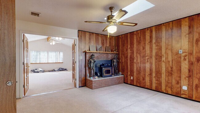 Building Photo - NORTH VALLEY 3 Bedroom  2 Bath
