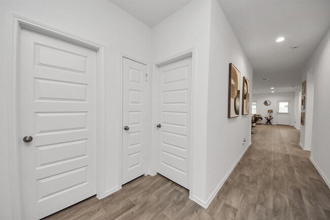 Building Photo - 1302 Redbud Ln