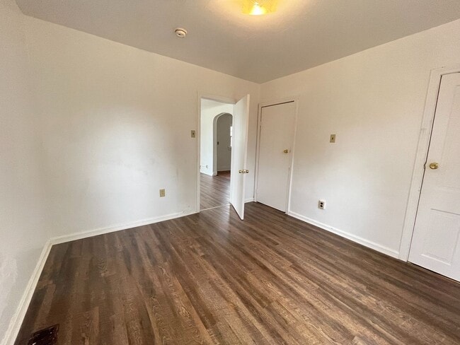 Building Photo - Adorable 1 bedroom House FOR RENT in Bridg...