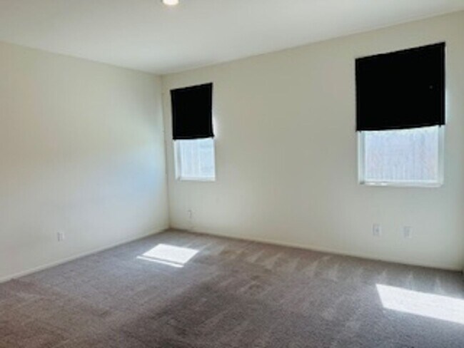 Building Photo - $2,350 West of Hwy 99, 3 Beds - Monte Vist...