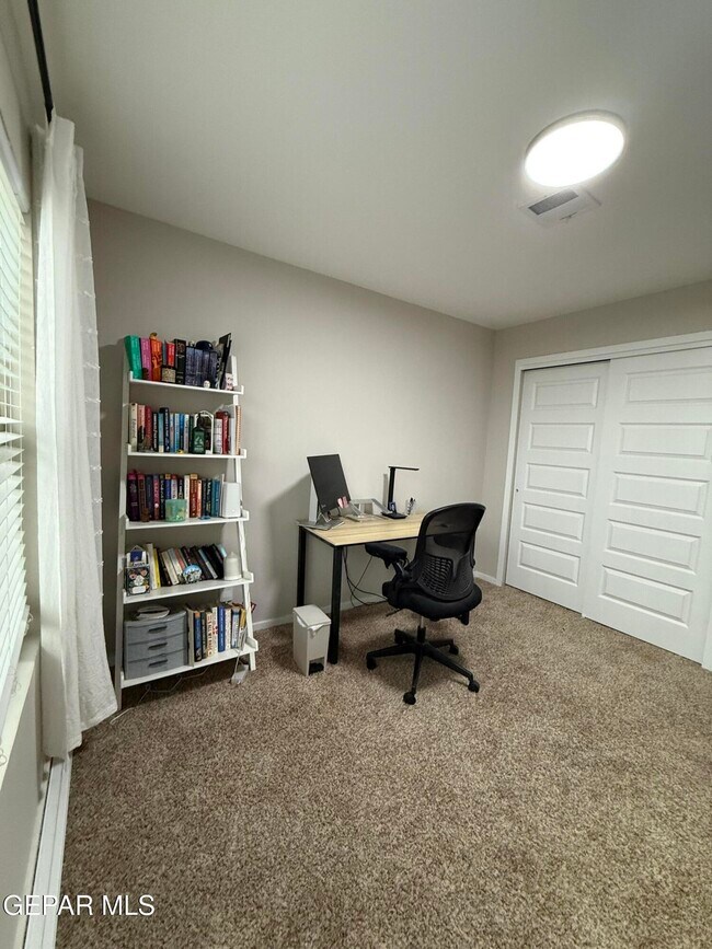 Building Photo - 13841 Paseo Central Ave